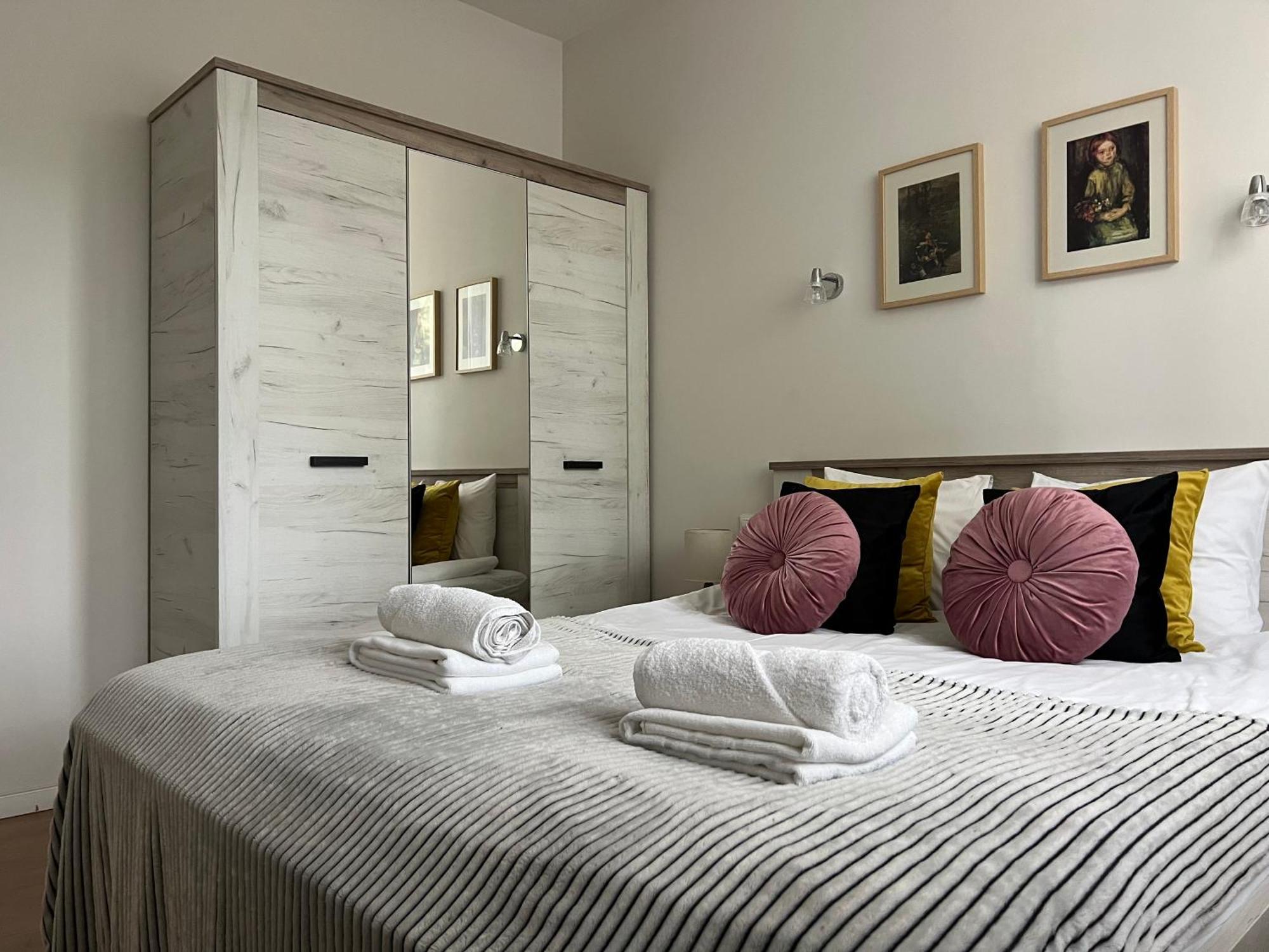 Modern & Cozy Flat - Near To Wawel Castle Apartment Krasków Exterior foto